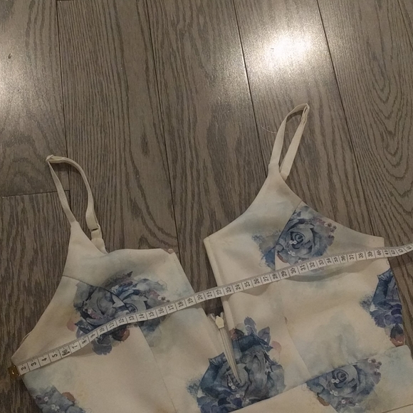 Beautiful dress by Chelsea 🌸🍀💖 - Picture 8 of 12